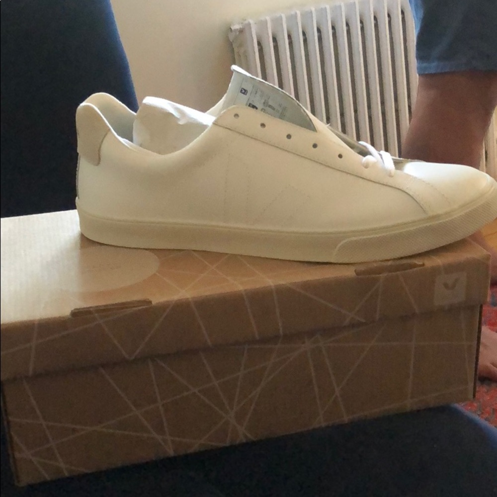 New in box Veja Esplar Men’s sneakers, size 46,